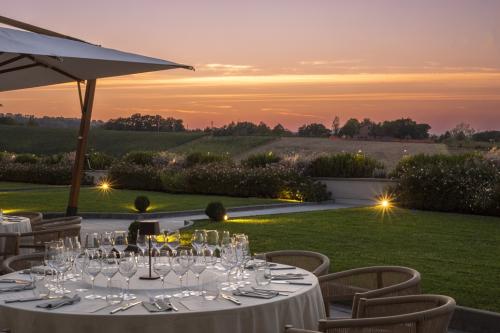 call artistica bando concorso artistico Mostrami e Umberto Cesari azienda vino MOMA experience unica