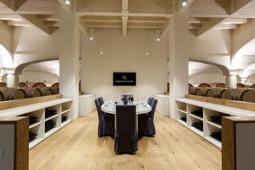 call artistica bando concorso artistico Mostrami e Umberto Cesari azienda vino bottaia experience